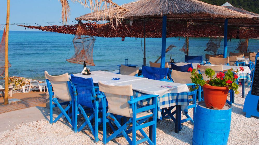 Unde găsești cele mai mici prețuri la cazare și restaurante în Europa / Țara în care costurile sunt cu peste 26% sub media UE