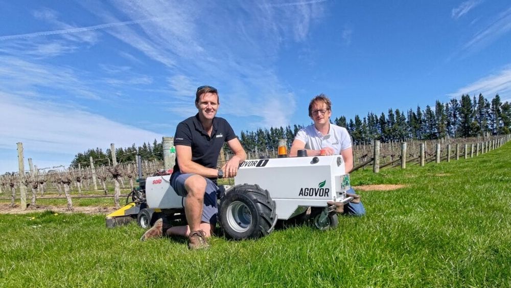 Mini tractor electric autonom de doar 50 kg, oferit de o companie din Noua Zeelandă / Are o autonomie de 12 ore și poate fi monitorizat de pe smartphone