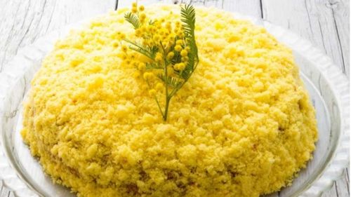 Ceva dulce. Tortul Mimosa cu care se sărbătorește 8 martie în Italia, inspirat de floarea cu același nume, care se dăruiește în această zi femeilor