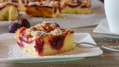 Ceva dulce | Prăjitură rapidă cu prune/Un desert de toamnă care iese din tipare și e absolut delicios