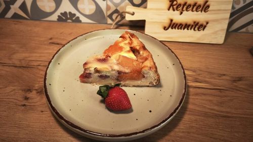 Plăcintă rapidă cu piersici (fructe de sezon) și foi subțiri din magazin/ Desert ușor de făcut, cu arome de primăvară