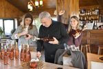 INTERVIU | De ce același soi de struguri poate da vinuri complet diferite în regiuni diferite. Diana Anghel, inginer oenolog la Domeniile Halep: „Fiecare combinație de factori naturali schimbă felul în care se dezvoltă strugurii” / „Momentul recoltării este una dintre cele mai importante decizii”