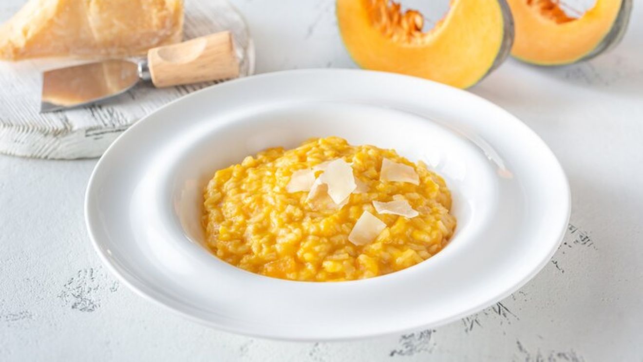 Idee pentru masa de seară. Orez cu dovleac și parmezan ras. Cum altfel mai putem găti și consuma dovleacul?