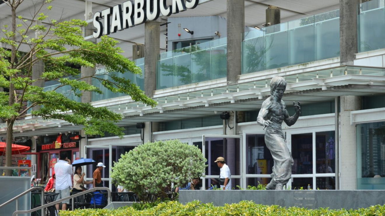 Grevă de amploare la Starbucks: Peste 10.000 de angajați cer salarii mai mari și condiții mai bune de muncă