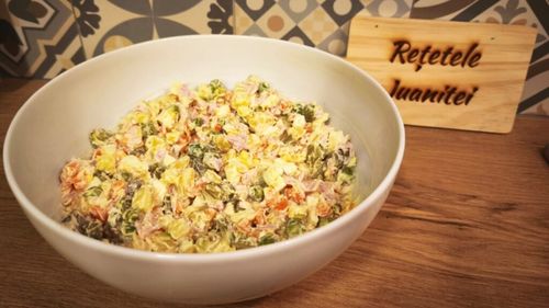 VIDEO Rețetele Juanitei | Salată a la russe cu legume proaspete, maioneză din ouă fierte și șuncă/ Când vrei să iei un prânz sau o cină rapidă