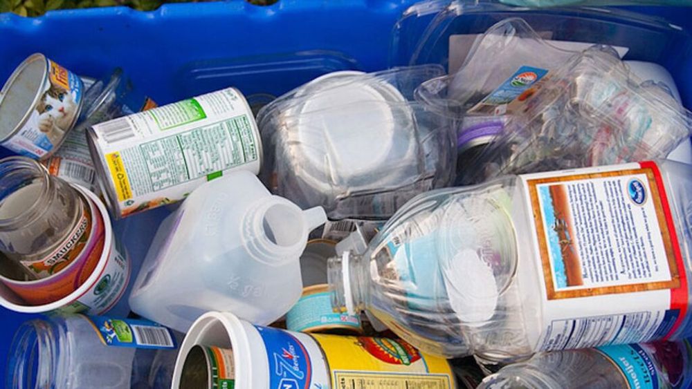 Studiu: Peste jumătate dintre ambalajele utilizate în industria alimentară ar putea fi reduse sau înlocuite complet / Această schimbare ar contribui semnificativ la scăderea poluării cu plastic, un material care nu se descompune natural și poate persista în mediu timp de până la 1.000 de ani