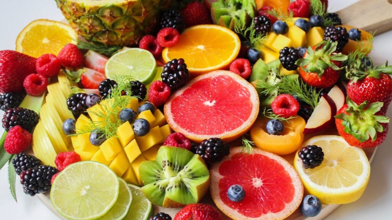 Cele mai bune 7 fructe bogate în fibre pe care să le mănânci, potrivit unui dietetician / Consumul regulat îi poate ajuta pe cei care suferă de constipație