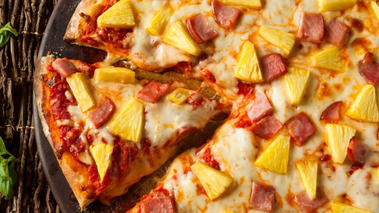 Zece preparate care nu provin din locul după care sunt numite / Pizza hawaiiană sau french fries nu au nicio legătură cu locurile al căror nume îl poartă