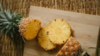 Când te dor oasele și articulațiile lasă analgezicul și apelează la ananas/ Cum combate durerile articulare și sprijină digestia