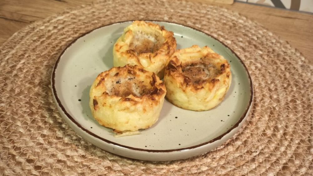 Lava cake de cartofi și brânză, varianta sărată a acestei populare prăjituri/ Poate fi un aperitiv spectaculos sau o cină consistentă