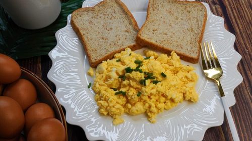 Ingredientul secret din bucătaria italiană care face omleta pufoasă și cremoasă / Adaugă-l când bați ouăle