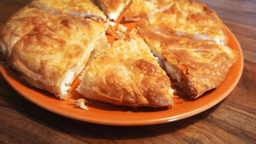 VIDEO | Rețetele Juanitei | Plăcintă cu brânză telemea/ Ușor se face, repede se mănâncă