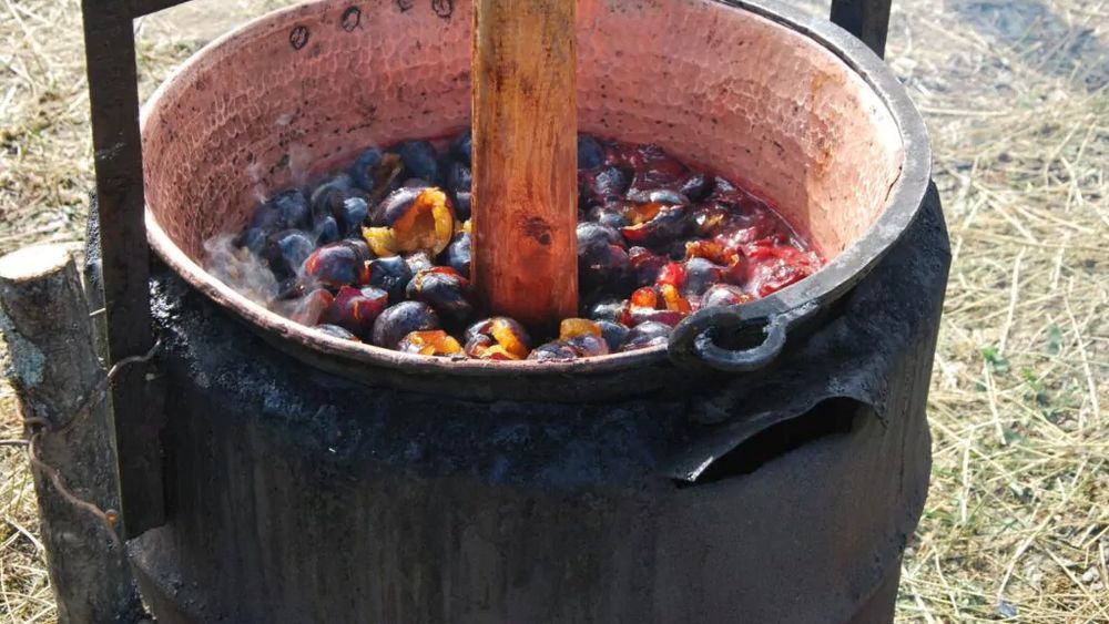 Antreprenoriat la sat: Festivaluri în care producătorii vând plăcinte și magiun / „Acestea introduc o nouă dinamică în ceea ce înseamna viața în comună”