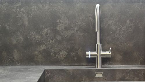 VIDEO | A apărut bateria de bucătărie multifuncțională cu 5 funcții și aplicație mobilă: apă filtrată, apă carbogazoasă și apă fierbinte direct de la robinet / Produsul a fost distins cu trei premii internaționale pentru inovație