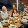 Restaurante din Sardinia le cer familiilor să lase telefoanele deoparte / Părinții și copiii primesc jocuri pentru a vorbi la masă