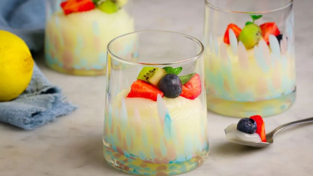 Cremă rece de lămâie, desert răcoritor, de vară, în două versiuni fără ouă. De savurat simplu sau cu fursecuri și fructe