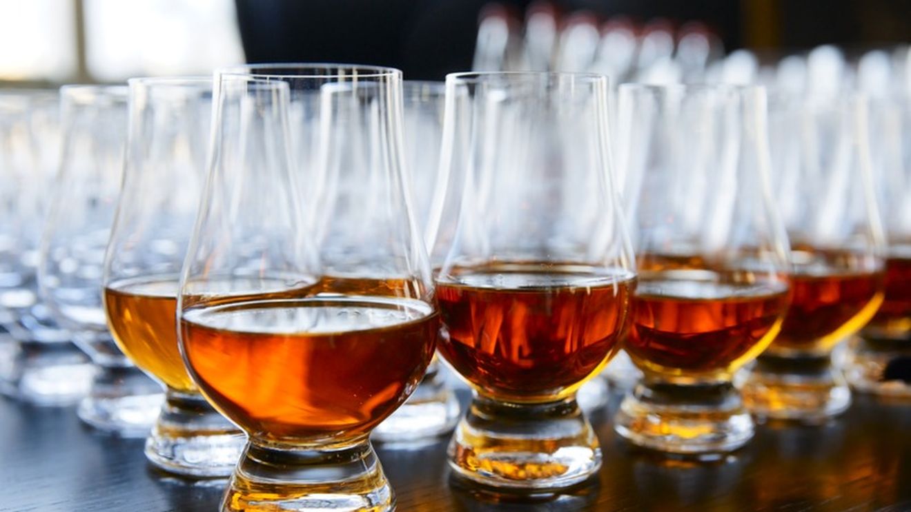 55.000 de euro pentru cel mai scump whisky din lume / Ce se întâmplă în atelierul secret Johnnie Walker și cine poate testa această experiență