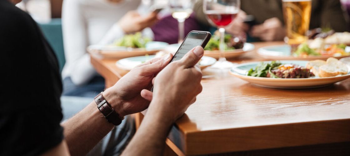 Restaurantul din Bangkok unde telefoanele sunt interzise la masă / Gaggan Anand vrea să păstreze surpriza din farfurie