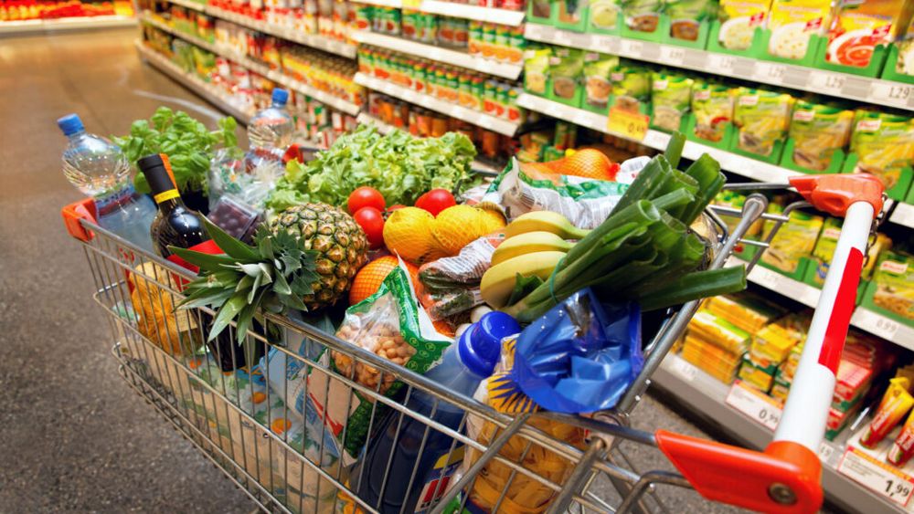 Grecia ieftinește alimentele din supermarketuri. Fermierii din Halkidiki spun că turiștii români cumpără mult ulei de măsline