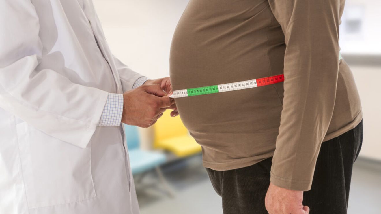 Alimentele ultraprocesate, în centrul „epidemiei” de obezitate / Ce spun cele mai recente cercetări științifice