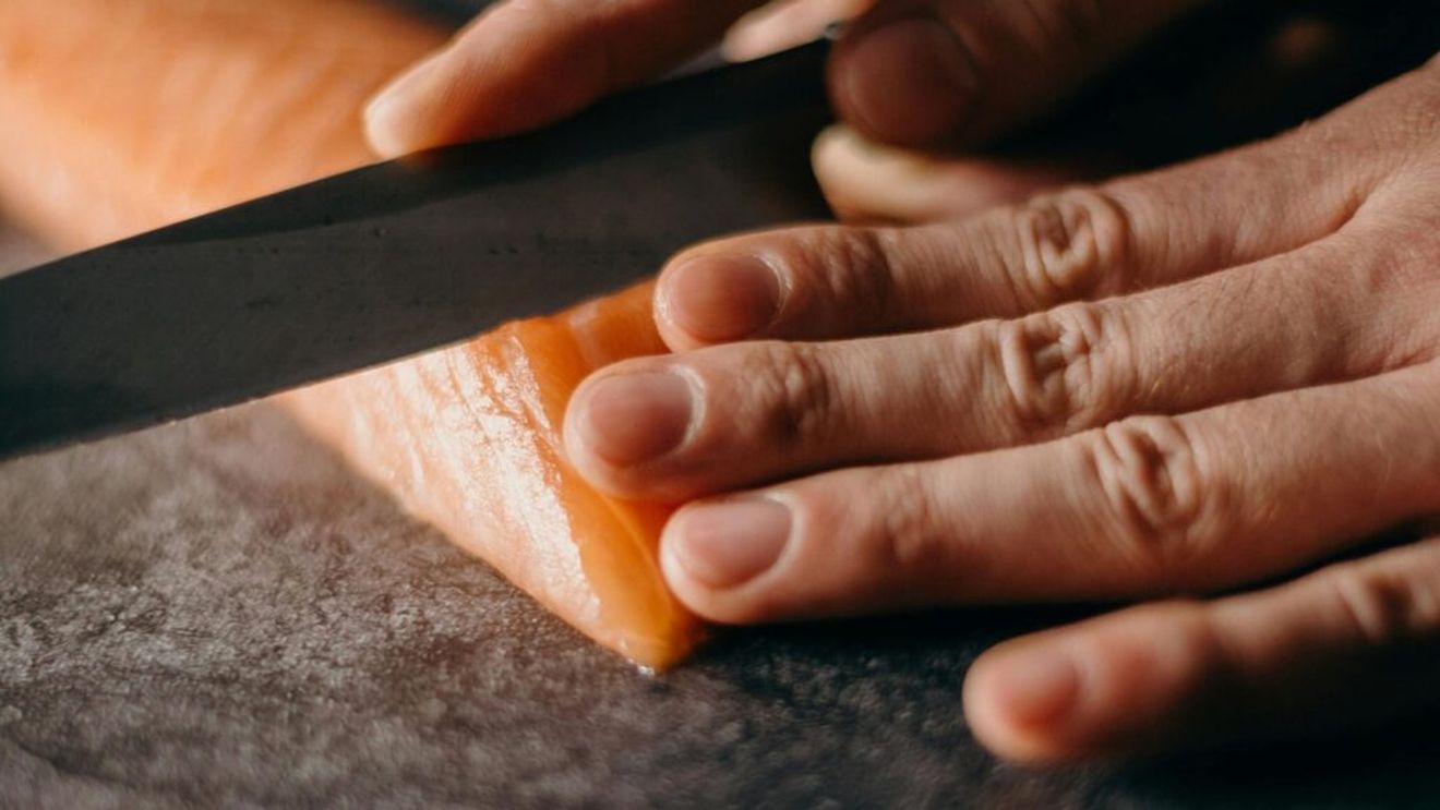 „File de somon afumat, 100 g”, produs rechemat de Kaufland din cauza unei posibile infectări cu Listeria Monocytogenes, o bacterie dăunătoare pentru sănătate