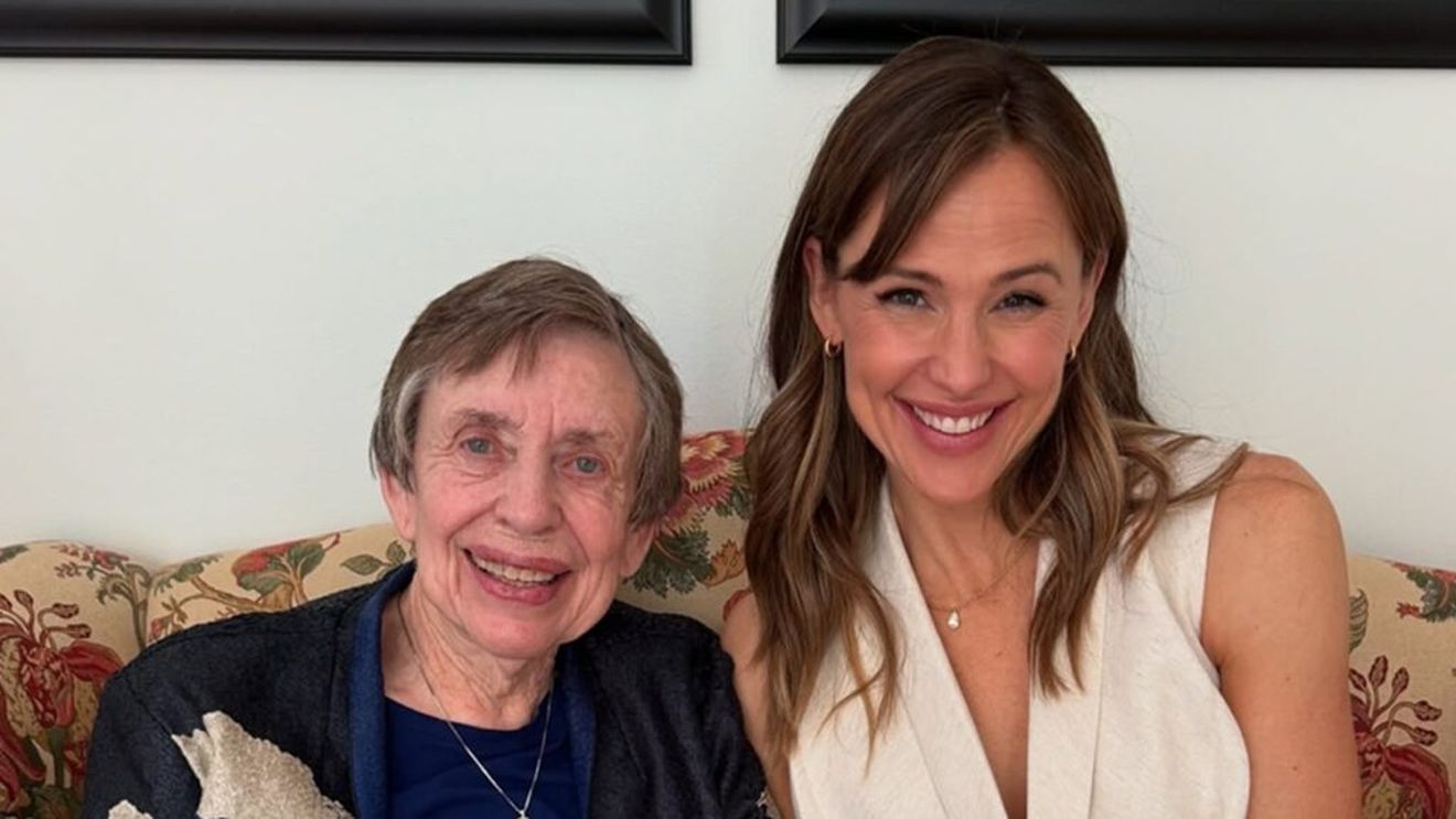 VIDEO Jennifer Garner readuce gustul copilăriei: rețeta de porumb cremos a familiei sale, cu doar 5 ingrediente / Actrița gătește alături de mama ei și oferă sfaturi utile pentru un preparat simplu, dar savuros