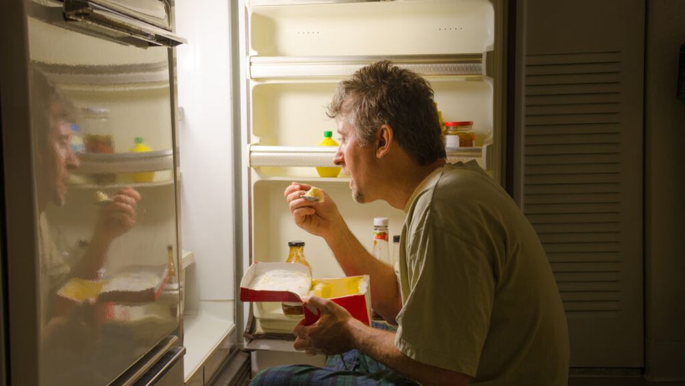 Ce să eviți seara pentru a-ți proteja inima / Un medic cardiolog cu 20 de ani experiență explică greșelile pe care le facem frecvent după ora 19.00 și care ne pot afecta sănătatea inimii