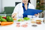 Cele 3 alimente pe care specialiștii în demență le pun mereu în farfurie pentru sănătatea creierului / Ce spun studiile despre efectele lor asupra memoriei