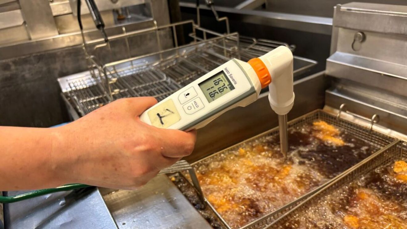 VIDEO | Ce fel de ulei folosește la prăjit lanțul de fast-food KFC / Bogdan Cheța (Sphera Group): „E un mix cu performanțe superioare, care dă și gust foarte bun produsului după prăjire”