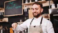 FOTO | Pui ulei în apa pentru paste? Un chef italian demontează mai multe mituri legate de paste / Marco Favino: „Nu are niciun sens, pentru că se duce direct la chiuvetă”