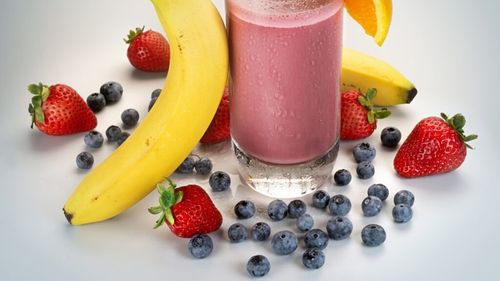 De ce să NU pui banane în orice smoothie / Unele combinații nu aduc niciun beneficiu pentru sănătate, ba chiar din contră, ar putea reduce efectele benefice ale altor fructe