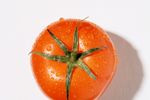 ABC în bucătărie / Cum se spală corect roșiile: Trucul cu bicarbonat de sodiu care poate reduce o parte din reziduurile de pesticide