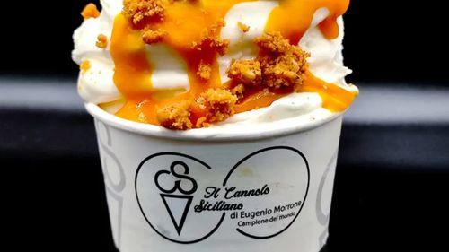 O înghețată care amintește de Chicago, Roma și Peru i-a fost dedicată de un gelatier italian noului Papa Leon al XIV-lea. Cu gust de cheesecake, crumble de alune și sos de fructe tropicale deasupra