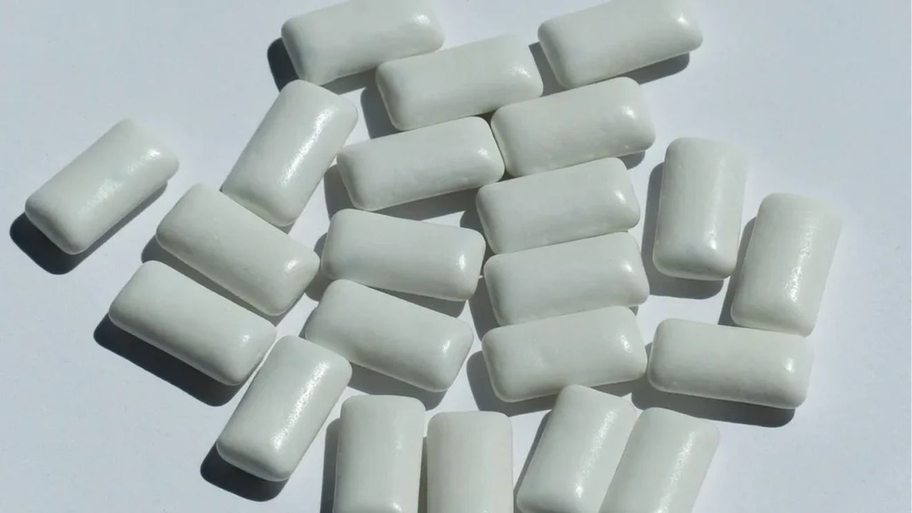 Guma de mestecat care detectează gripa, o posibilă alternativă la testul nazal/ Eliberează o aromă specifică atunci când intră în contact cu virusul gripal