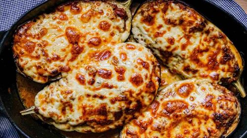 Vinete umplute în stil grecesc, cu carne și sos cremos / Rețeta mediteraneană care transformă un ingredient simplu într-un festin