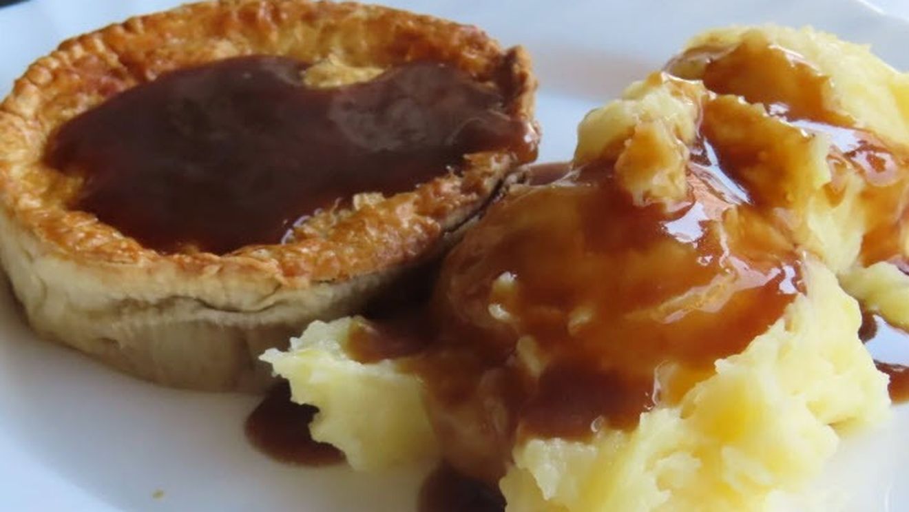 „Pie and mash”, un preparat clasic al gastronomiei britanice, în căutarea unui statut protejat/ Un proiect de lege în acest sens a fost depus în Parlamentul Britanic