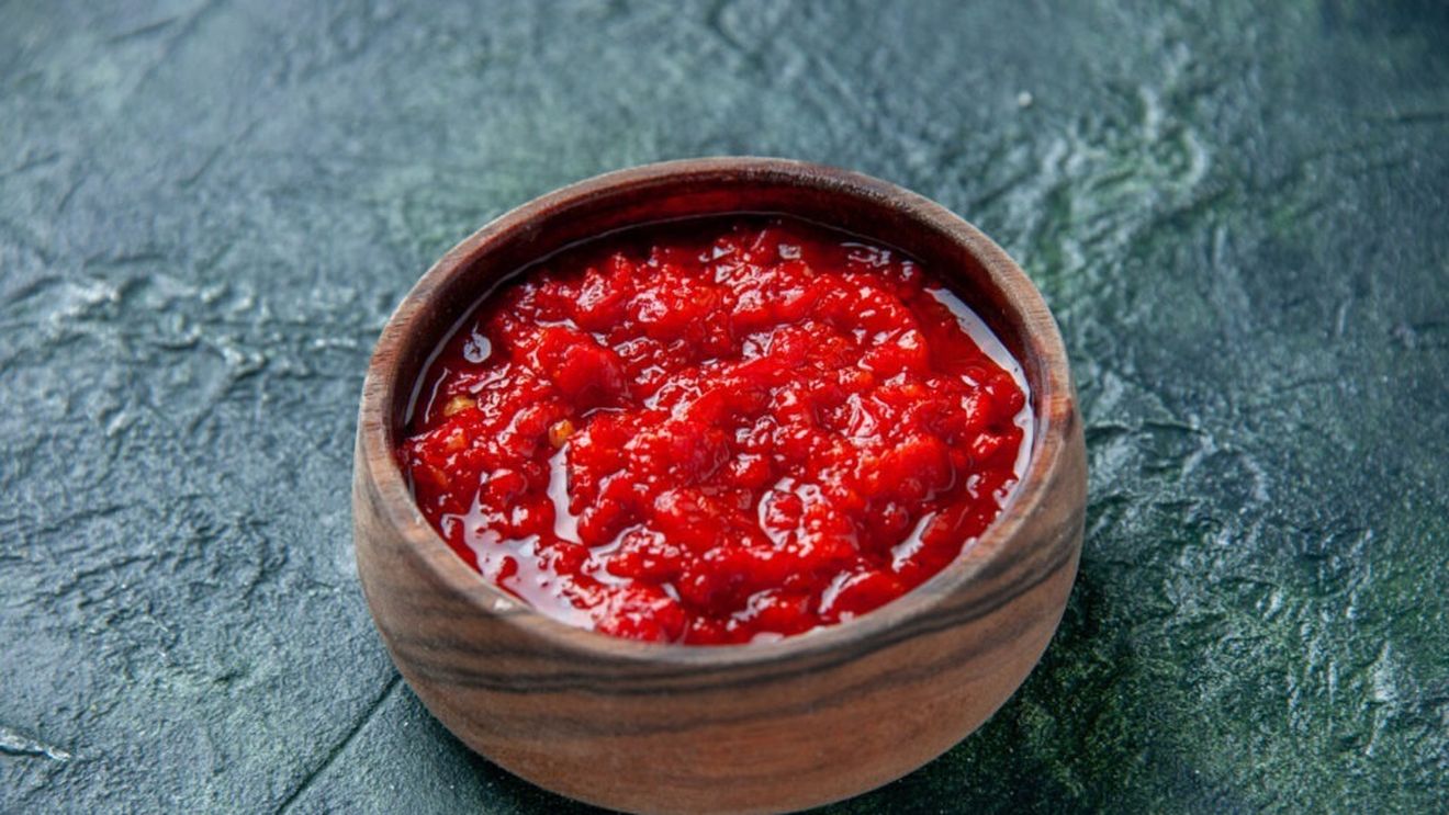 Dulceață de ardei iuți. Un sos rafinat care pune în valoare brânzeturile, dar merge și la fripturi