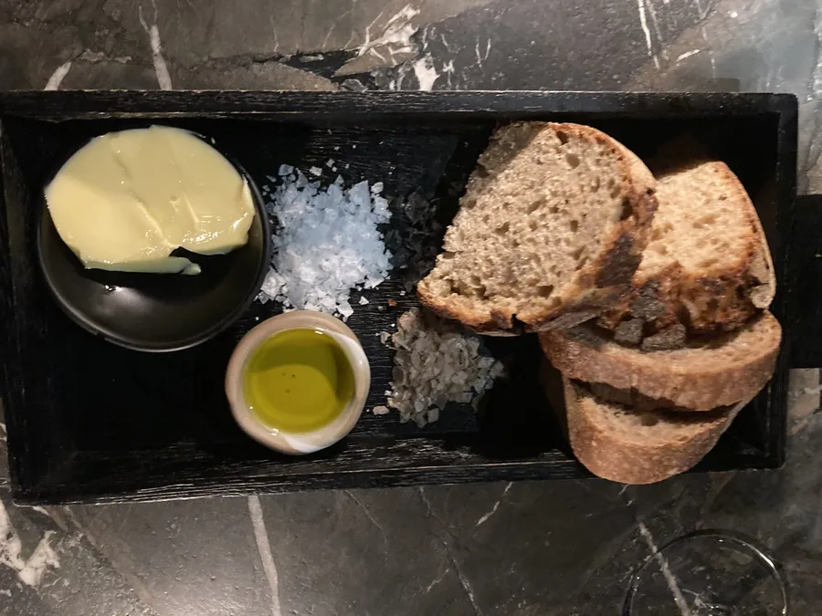 Unt și pâine în experiența fine dining MOSH