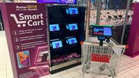 Cărucioare inteligente într-un hipermarket din București / Clienții pot scana lista scrisă de mână și pot urmări totalul cumpărăturilor