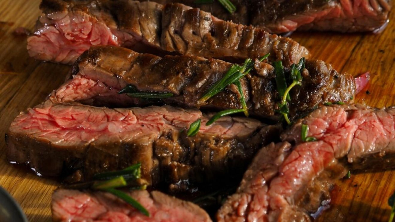 Știai că poți deveni alergic la carne, dacă ai fost mușcat de o căpușă?/Ce schimbări în dietă trebuie să facă persoanele cu sindromul alfa-gal, generat de o moleculă inoculată prin mușcătura de căpușă