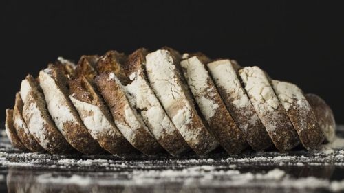 Cum poți să reîmprospătezi pâinea care a început să se usuce. Trei metode infailibile pentru a readuce pâinea la viață