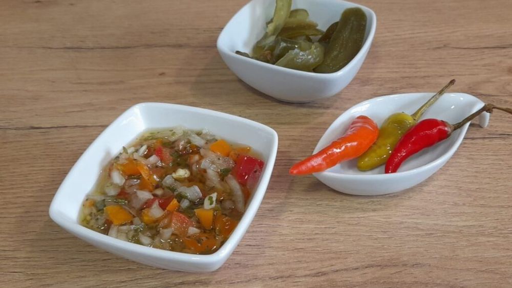 Sos chimichurri, extrem de iute, rețeta tipic peruană, pentru a însoți o friptură de pui sau porc/ Ardeii din Peru sunt aproape la fel de picanți ca cei mexicani/ Rețetele Juanitei