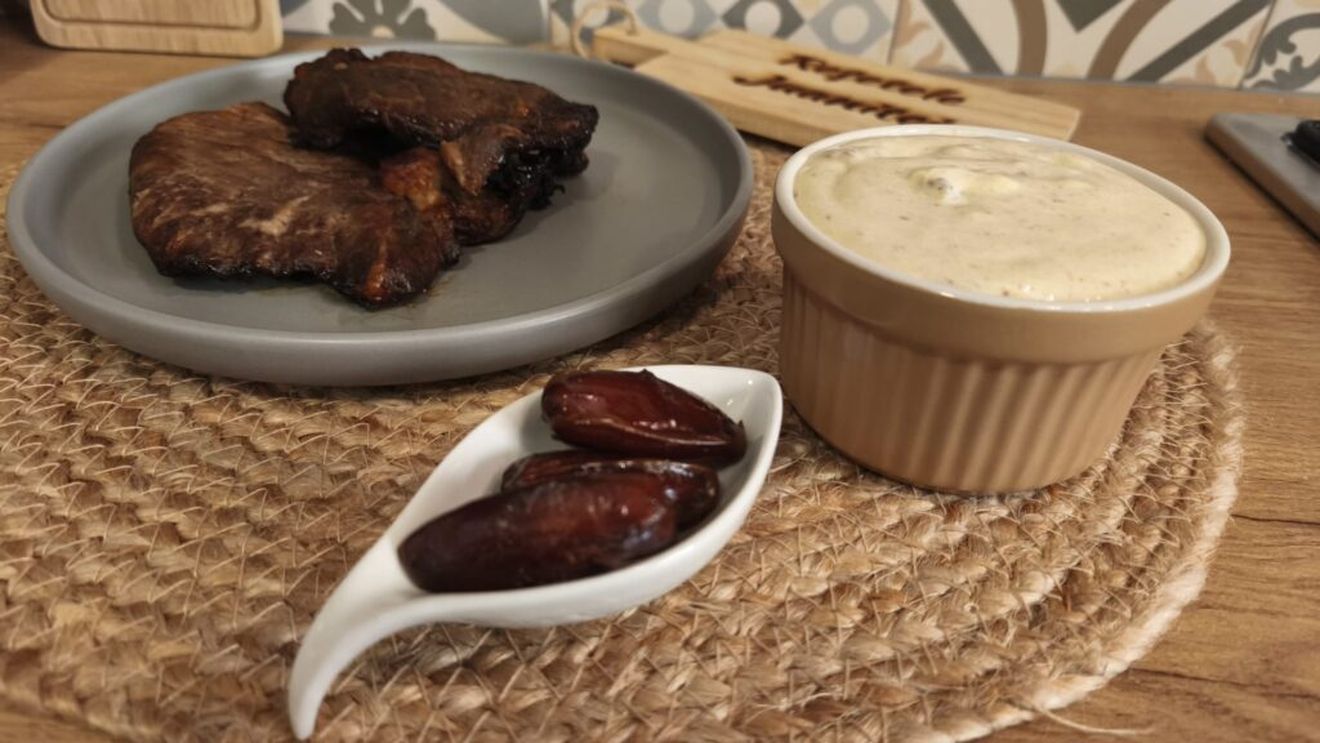 Rețetele Juanitei | Cremă tartinabilă cu brânză, curry și curmale/ O gustare dulce sau sărată bună la orice oră