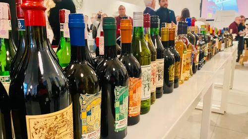 Vermouth-ul, băutura la modă a deceniilor trecute, devenită internațională o dată cu serialul James Bond, revine puternic în preferințe. Din ce este preparată și ce legătură are cu absintul, interzis pe vremuri în mai multe țări din Europa