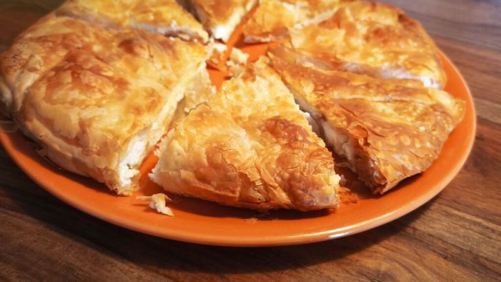 VIDEO | Rețetele Juanitei | Plăcintă cu brânză telemea/ Ușor se face, repede se mănâncă