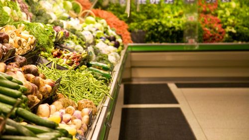 Arad: Direcția Agricolă începe controale în supermarket-uri, după ce directorul instituției a găsit legume cu mucegai