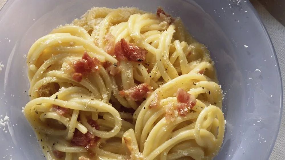 Pastele de vineri seara. Spaghetti alla gricia, o rețetă tradițională de lângă Roma, extrem de rapidă. Prevede guanciale și pecorino