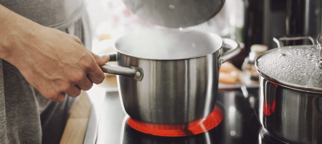 ABC în bucătărie | Cum și cât răcim mâncarea gătită înainte de a o baga în frigider. Recomandarea unui specialist în chimie alimentară