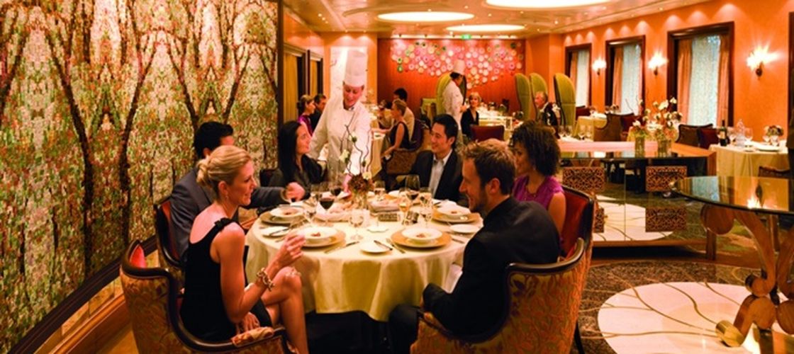 De ce spaniolii iau cina tot mai devreme/ Ponderea rezervărilor pentru ora 22:00 a scăzut semnificativ, iar restaurantele câștigă din rotația meselor