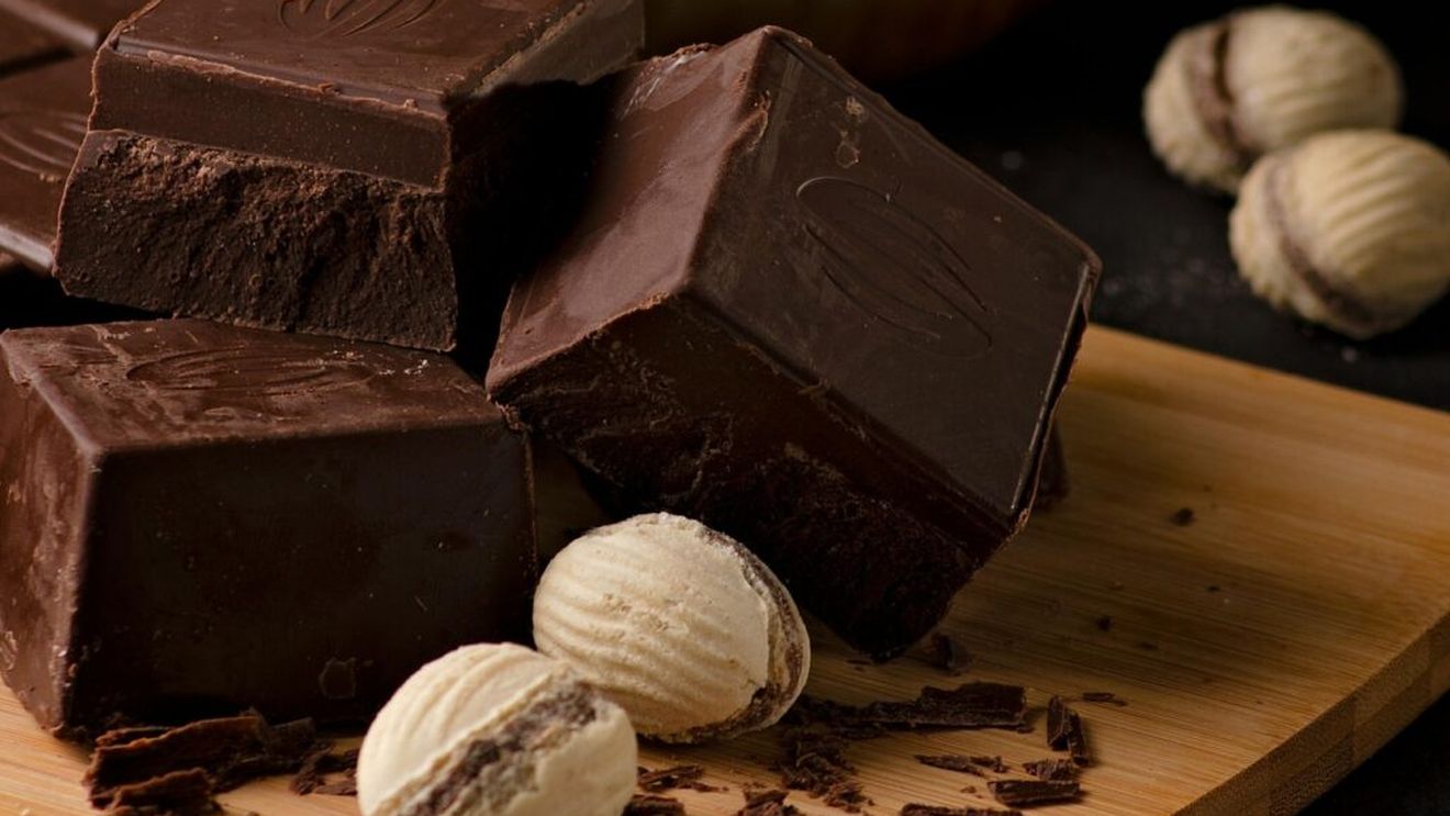 Ciocolata neagră poate conține metale grele / Chiar trebuie să vă faceți griji cu privire la consumul ei?